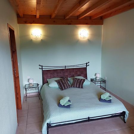 Hotel Le Moulin De L'Etang Chaneins Habitación foto
