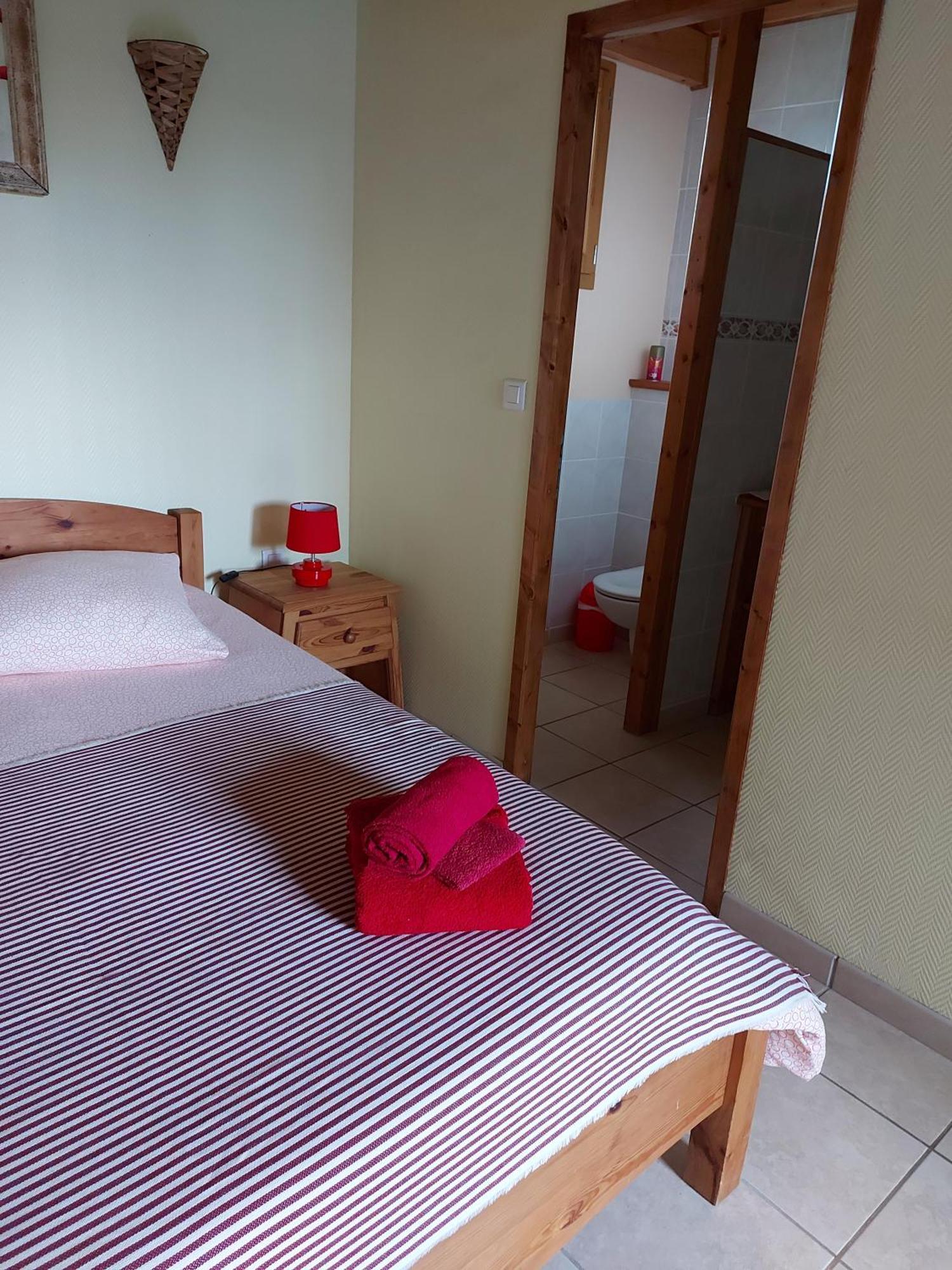 Hotel Le Moulin De L'Etang Chaneins Habitación foto